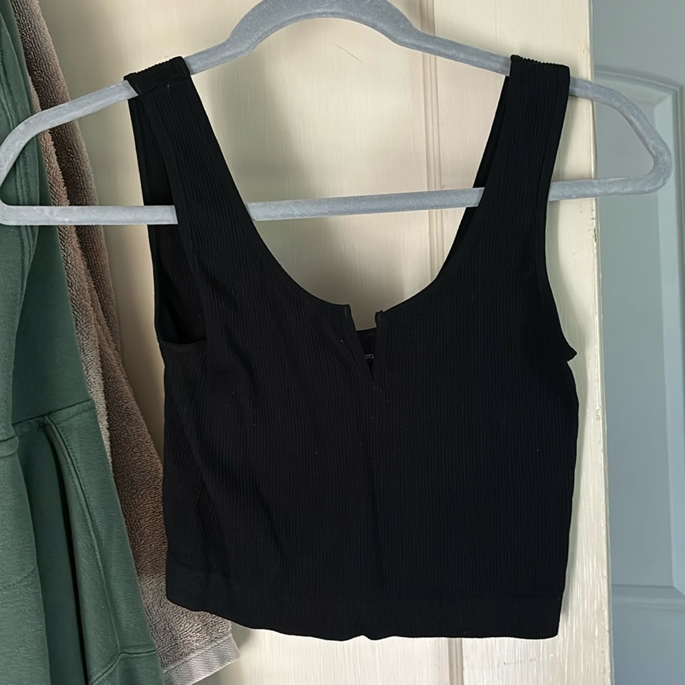 womens cropped tank